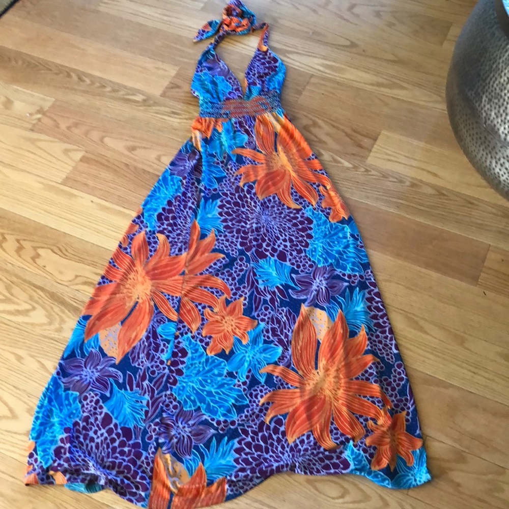 VS- Moda International floral maxi dress